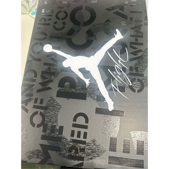 New- Air Jordan 4 Retro Black/White, size 9 - Picture 1 of 7